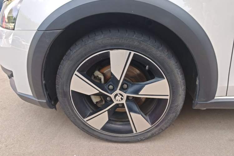 Used Skoda Octavia 2019 TSI280 DSG Luxury Edition Station Wagon China VI Standard Left Front Wheel Hub