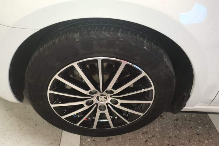 Used Skoda Octavia 2019 1.5L Automatic Smart Drive Luxury Edition China VI Standard Left Front Wheel Hub