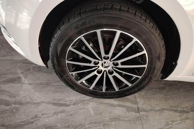 Used Skoda Octavia 2019 1.5L Automatic Smart Drive Luxury Edition China VI Standard Left Front Wheel Hub