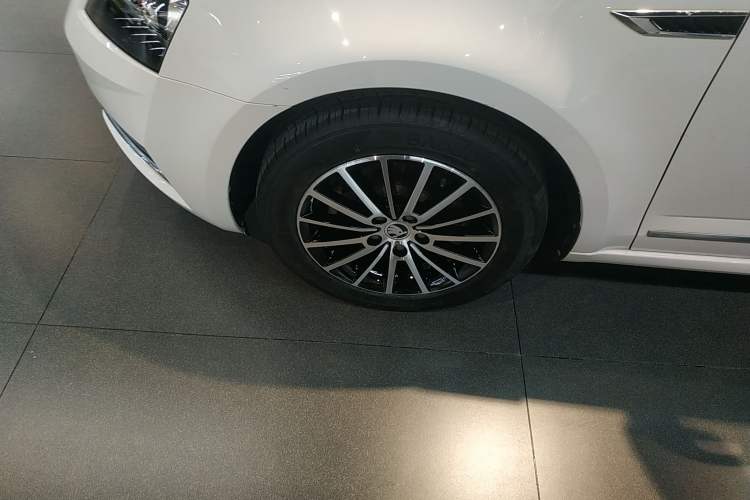 Used Skoda Octavia 2019 TSI230 DSG SmartDrive Luxury Edition China VI Left Front Wheel Hub