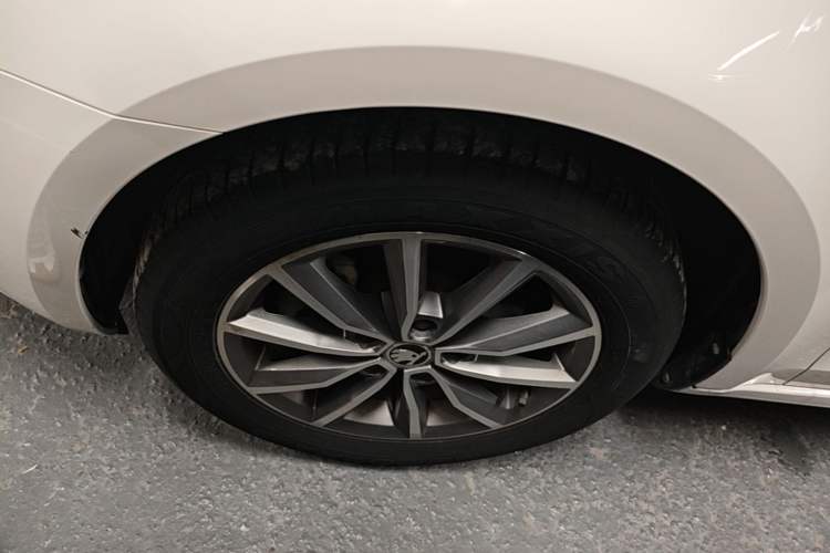 Used Skoda Octavia 2019 1.5L Automatic Comfort Edition Left Front Wheel Hub