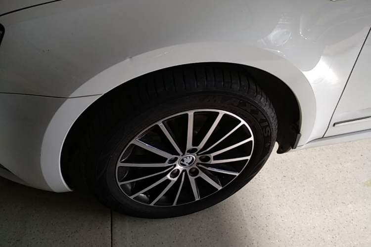 Used Skoda Octavia 2019 TSI230 DSG Luxury Edition Left Front Wheel Hub
