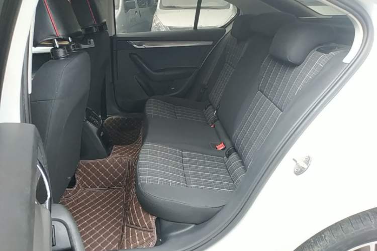 Used Skoda Octavia 2019 1.5L Automatic SmartDrive Comfort Edition China VI Standard Left Rear Seat