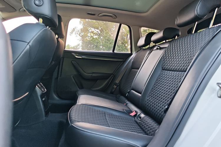 Used Skoda Octavia 2019 TSI230 DSG Luxury Edition Station Wagon China V Standard Left Rear Seat