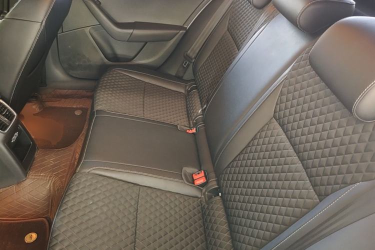 Used Skoda Octavia 2019 1.5L Automatic Smart Drive Luxury Edition China VI Standard Left Rear Seat