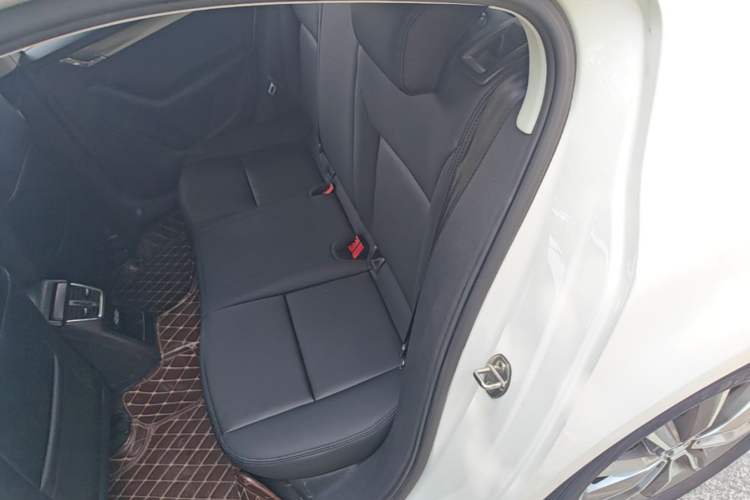 Used Skoda Octavia 2019 1.5L Automatic SmartDrive Comfort Edition China V Standard Left Rear Seat