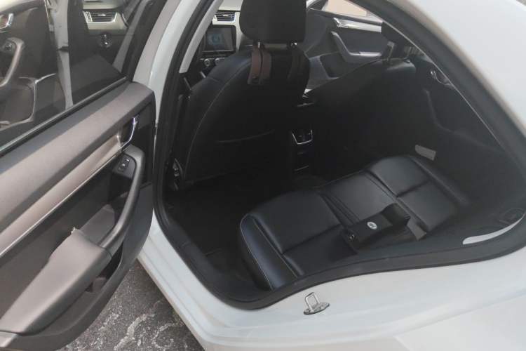 Used Skoda Octavia 2019 TSI280 DSG SmartDrive Luxury Edition China VI Left Rear Seat