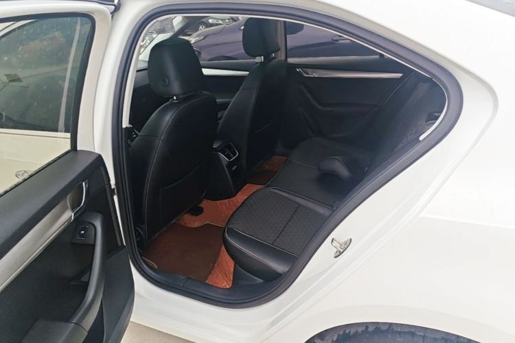 Used Skoda Octavia 2019 1.5L Automatic Smart Drive Luxury Edition China VI Standard Left Rear Seat