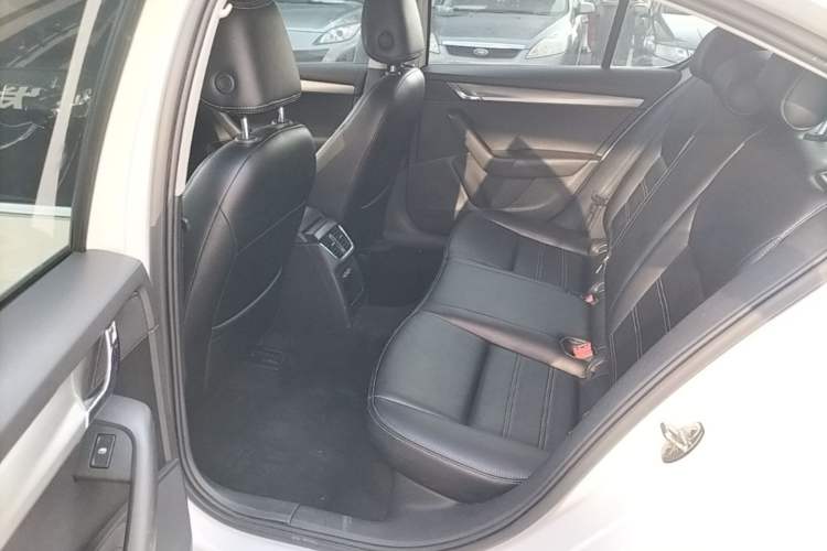 Used Skoda Octavia 2019 1.5L Automatic SmartDrive Comfort Edition China VI Standard Left Rear Seat