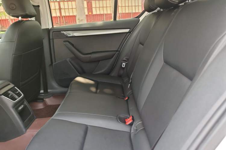Used Skoda Octavia 2019 1.5L Automatic SmartDrive Comfort Edition China VI Standard Left Rear Seat