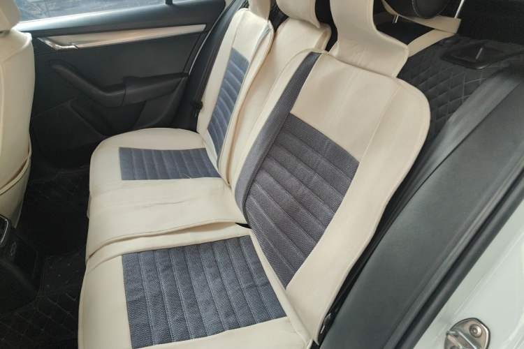 Used Skoda Octavia 2019 1.5L Automatic Smart Drive Luxury Edition China VI Standard Left Rear Seat
