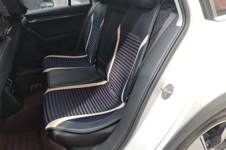 Used Skoda Octavia 2019 TSI280 DSG Luxury Edition Station Wagon China VI Standard Left Rear Seat