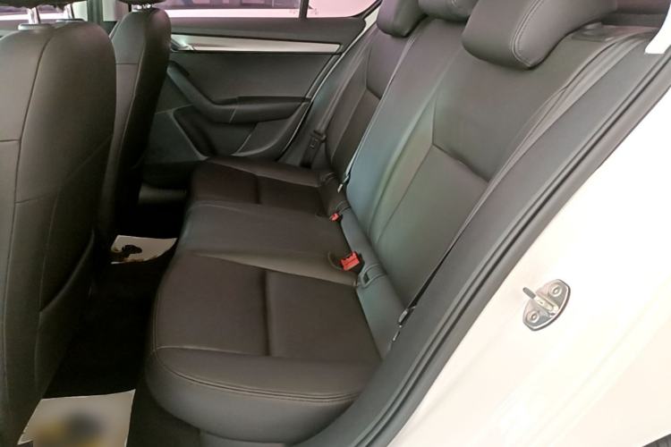 Used Skoda Octavia 2019 1.5L Automatic SmartDrive Comfort Edition China VI Standard Left Rear Seat