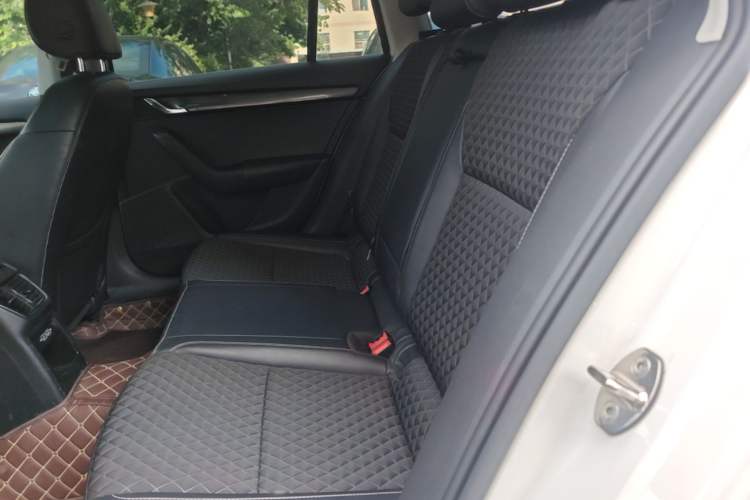 Used Skoda Octavia 2019 TSI280 DSG Luxury Edition Station Wagon China VI Standard Left Rear Seat