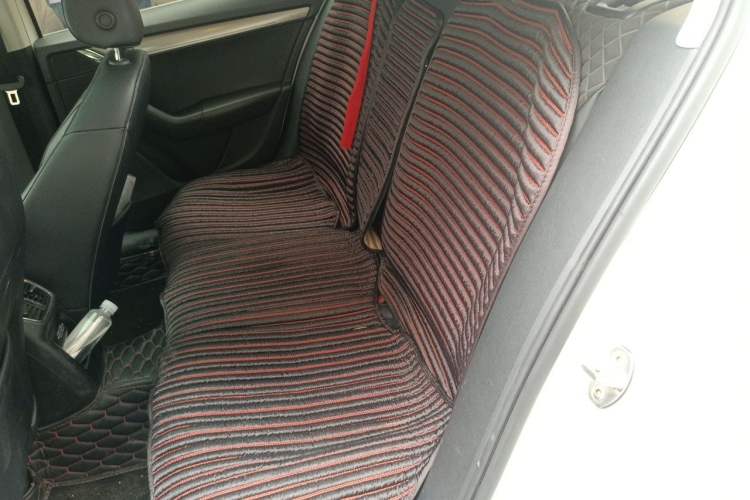 Used Skoda Octavia 2019 1.5L Automatic Smart Drive Luxury Edition China VI Standard Left Rear Seat