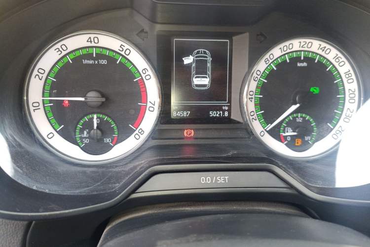 Used Skoda Octavia 2019 TSI280 DSG Luxury Edition Station Wagon China VI Standard Odometer Close Up