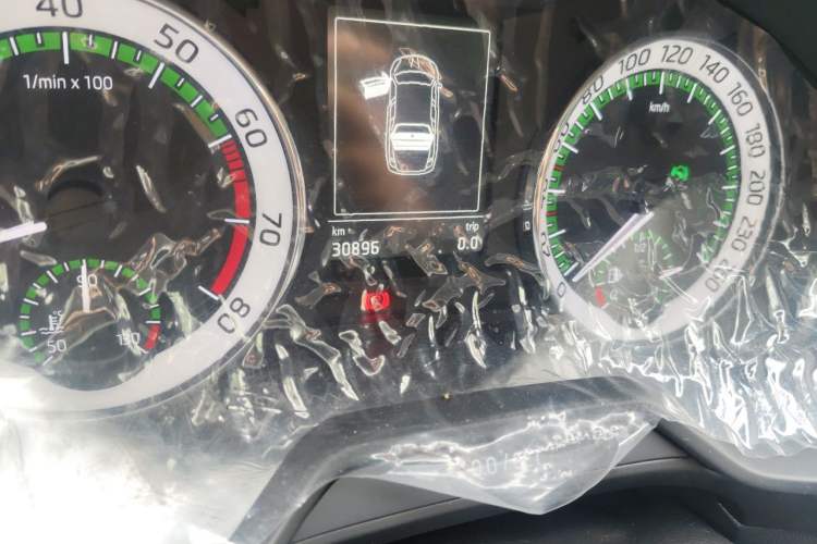 Used Skoda Octavia 2019 1.5L Automatic Smart Drive Luxury Edition China VI Standard Odometer Close Up