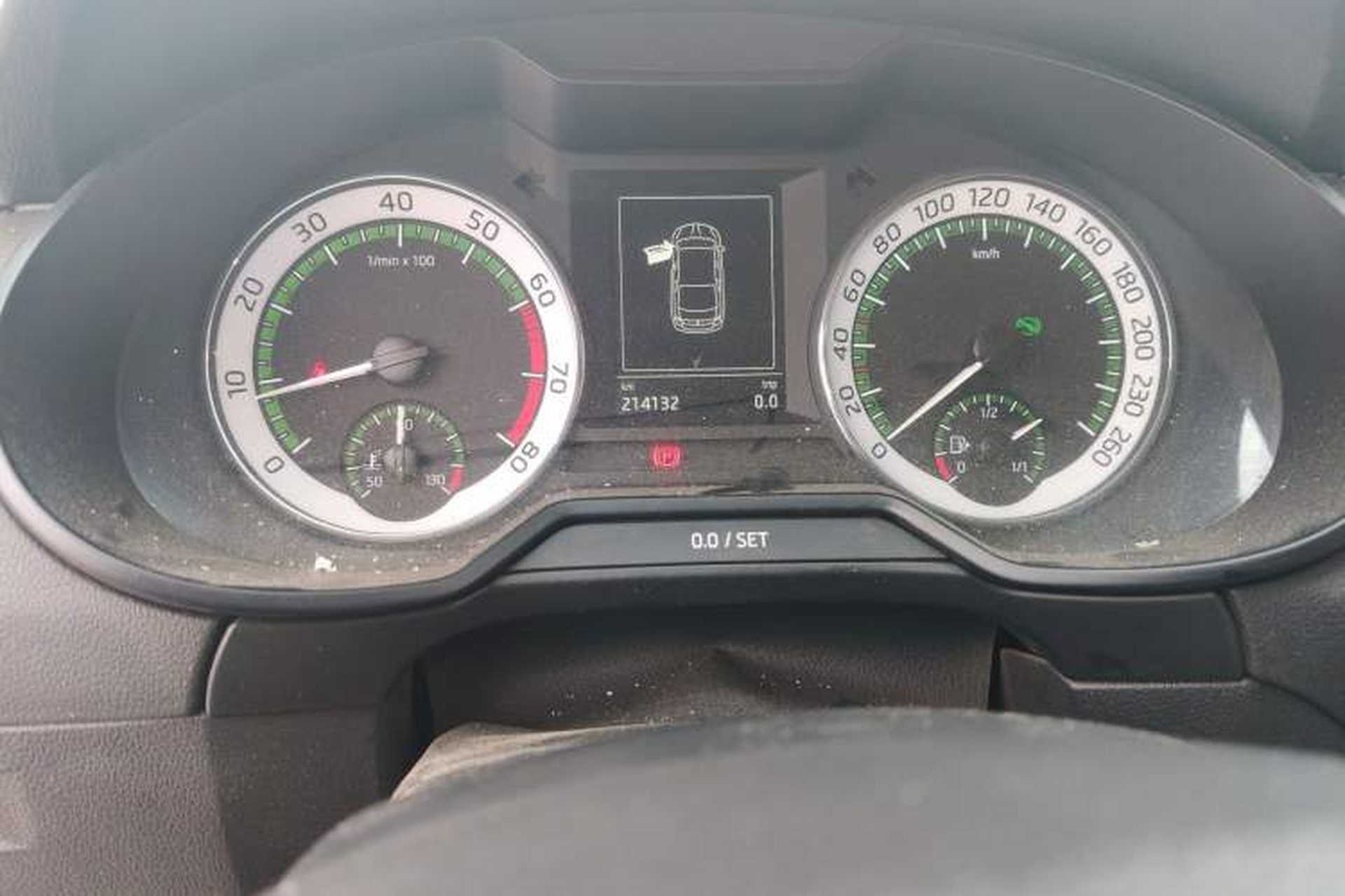 Used Skoda Octavia 2019 1.5L Automatic Smart Drive Luxury Edition China VI Standard Odometer Close Up