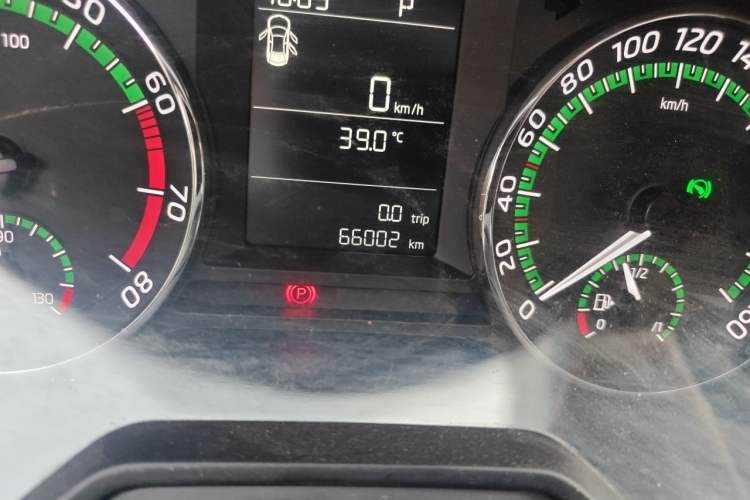 Used Skoda Octavia 2019 1.5L Automatic SmartDrive Comfort Edition China VI Standard Odometer Close Up