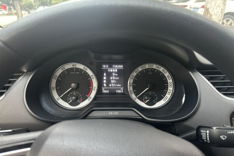 Used Skoda Octavia 2019 TSI280 DSG SmartDrive Luxury Edition China VI Odometer Close Up