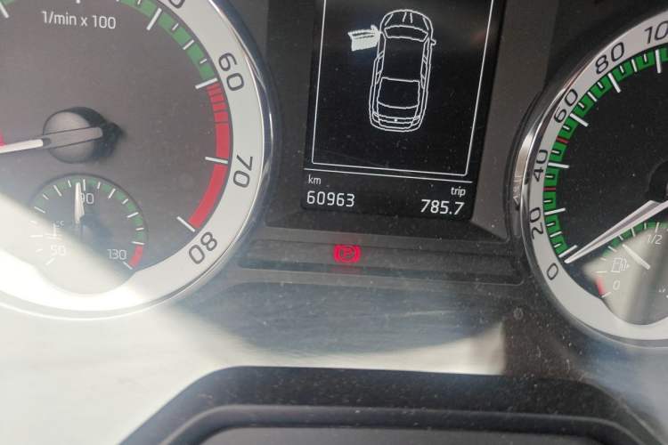 Used Skoda Octavia 2019 1.5L Automatic Smart Drive Luxury Edition China VI Standard Odometer Close Up