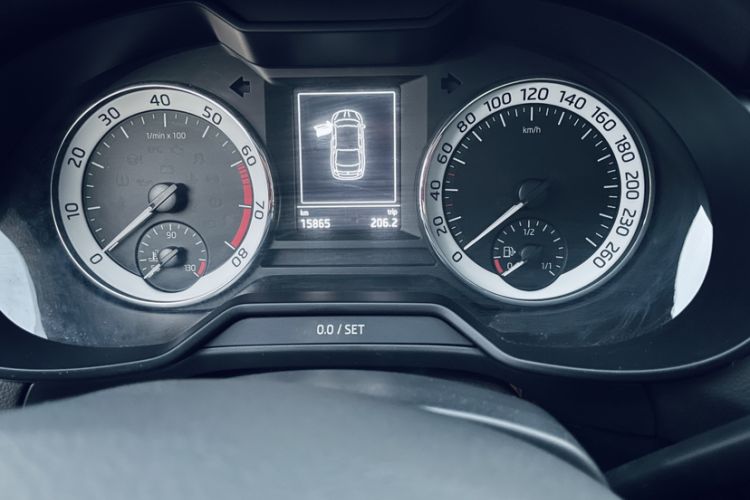 Used Skoda Octavia 2019 1.5L Automatic Smart Drive Luxury Edition China VI Standard Odometer Close Up