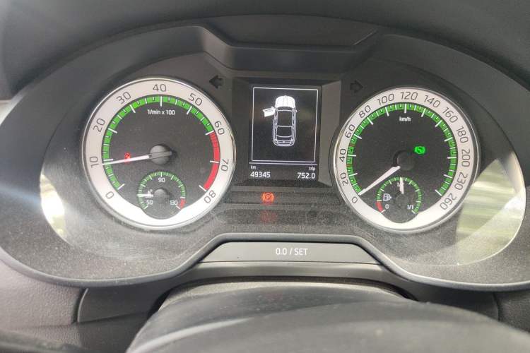 Used Skoda Octavia 2019 1.5L Automatic Smart Drive Luxury Edition China VI Standard Odometer Close Up