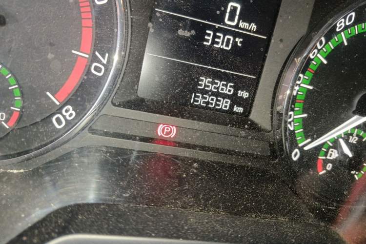 Used Skoda Octavia 2019 1.5L Manual Comfort Edition Odometer Close Up