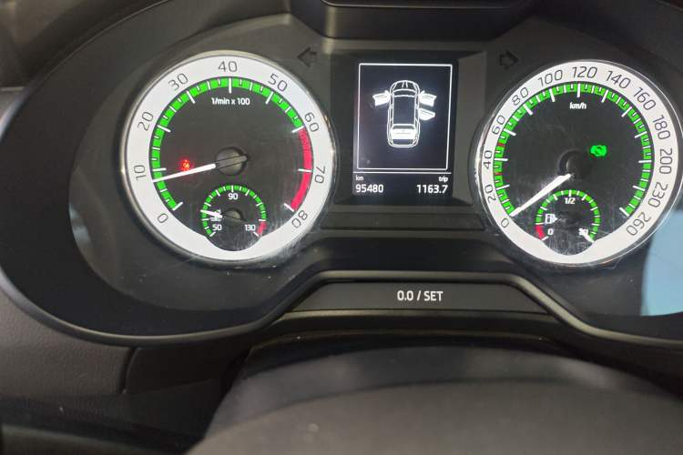 Used Skoda Octavia 2019 TSI280 DSG Luxury Edition Station Wagon China VI Standard Odometer Close Up