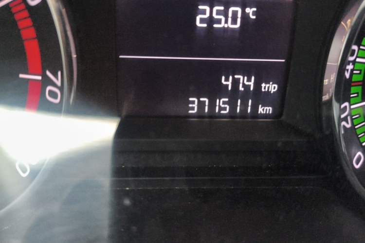 Used Skoda Octavia 2019 1.5L Automatic Comfort Edition Odometer Close Up