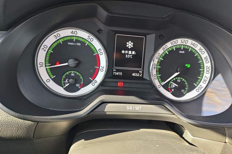 Used Skoda Octavia 2019 TSI280 DSG Luxury Edition Station Wagon China VI Standard Odometer Close Up