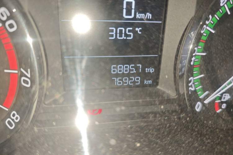 Used Skoda Octavia 2019 1.5L Automatic SmartDrive Comfort Edition China VI Standard Odometer Close Up