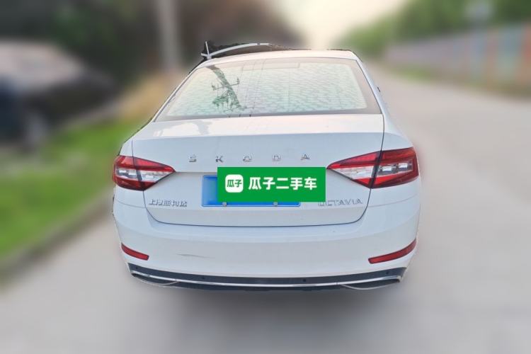 Used Skoda Octavia 2019 1.5L Automatic Smart Drive Luxury Edition China VI Standard Rear