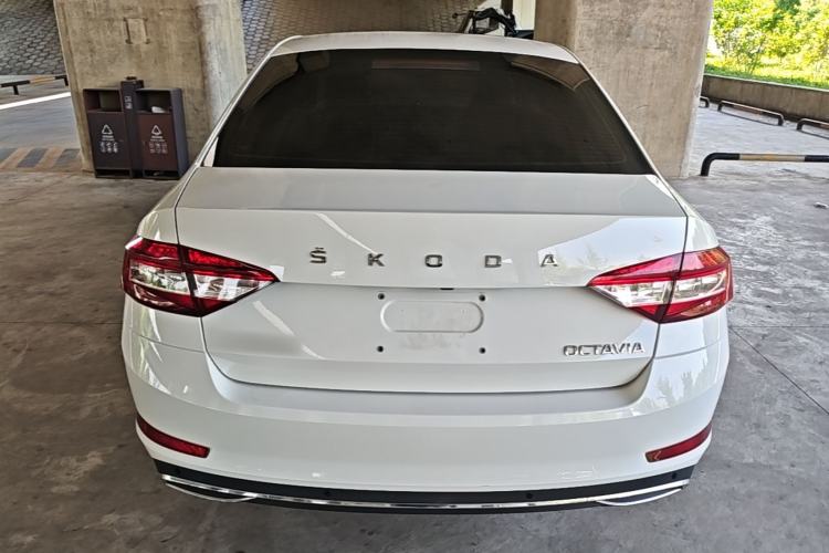 Used Skoda Octavia 2019 1.5L Automatic Smart Drive Luxury Edition China VI Standard Rear