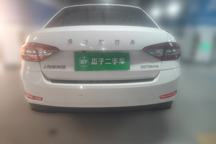 Used Skoda Octavia 2019 1.5L Automatic SmartDrive Comfort Edition China VI Standard Rear