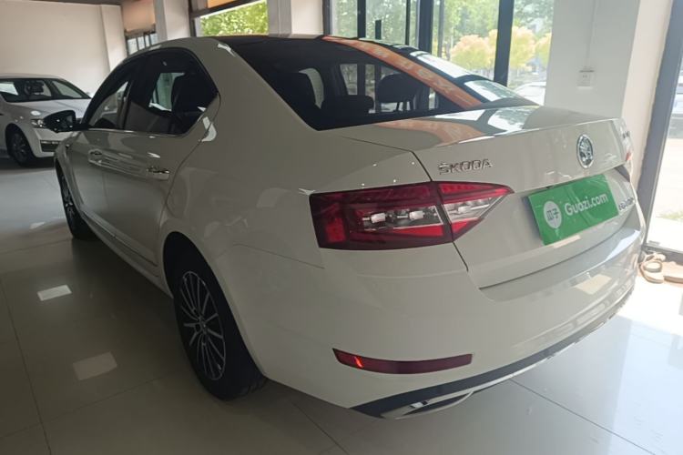 Used Skoda Octavia 2019 1.5L Automatic Luxury Edition Rear Left 45 Deg
