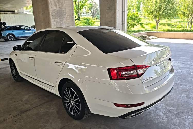 Used Skoda Octavia 2019 1.5L Automatic Smart Drive Luxury Edition China VI Standard Rear Left 45 Deg