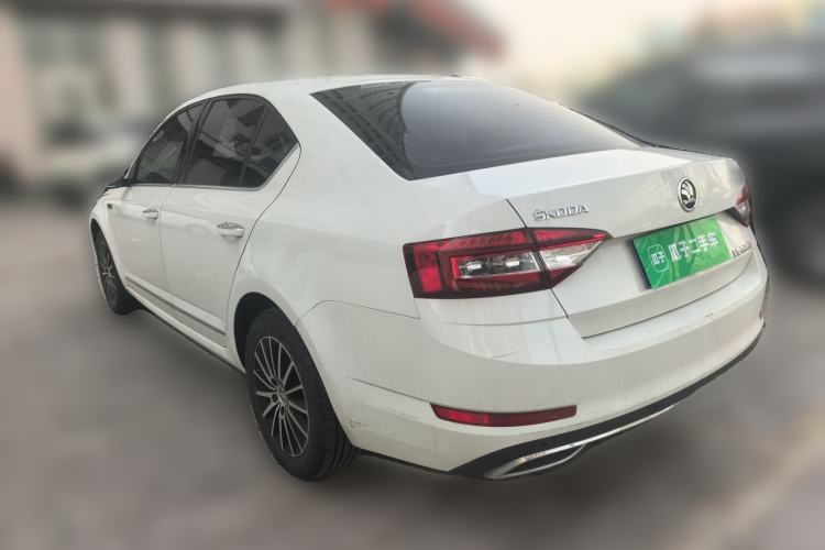Used Skoda Octavia 2019 1.5L Manual Luxury Edition Rear Left 45 Deg