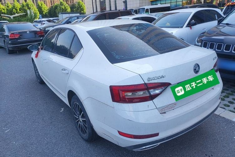 Used Skoda Octavia 2019 1.5L Automatic Luxury Edition Rear Left 45 Deg