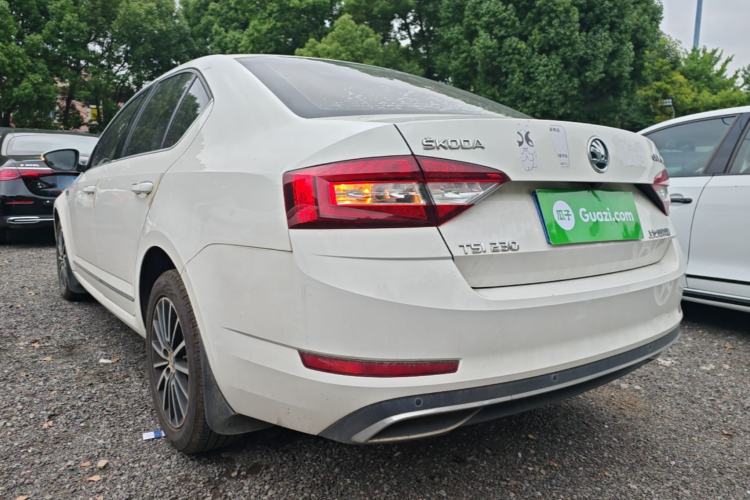 Used Skoda Octavia 2019 TSI230 DSG Luxury Edition Rear Left 45 Deg
