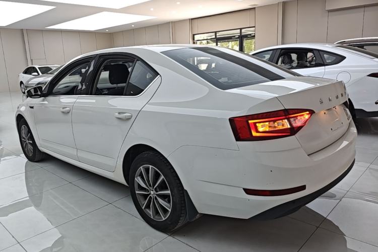 Used Skoda Octavia 2019 TSI230 DSG Smart & Comfort Edition China VI Standard Rear Left 45 Deg