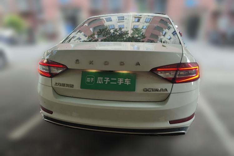 Used Skoda Octavia 2019 1.5L Automatic Smart Drive Luxury Edition China VI Standard Rear