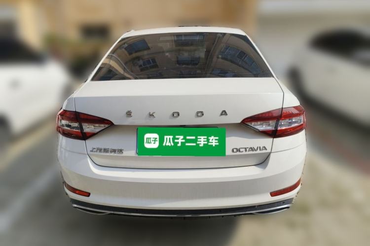 Used Skoda Octavia 2019 1.5L Manual SmartDrive Luxury Edition China VI Standard Rear