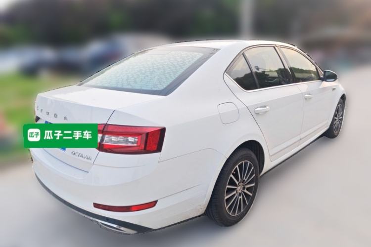 Used Skoda Octavia 2019 1.5L Automatic Smart Drive Luxury Edition China VI Standard Rear Right 45 Deg