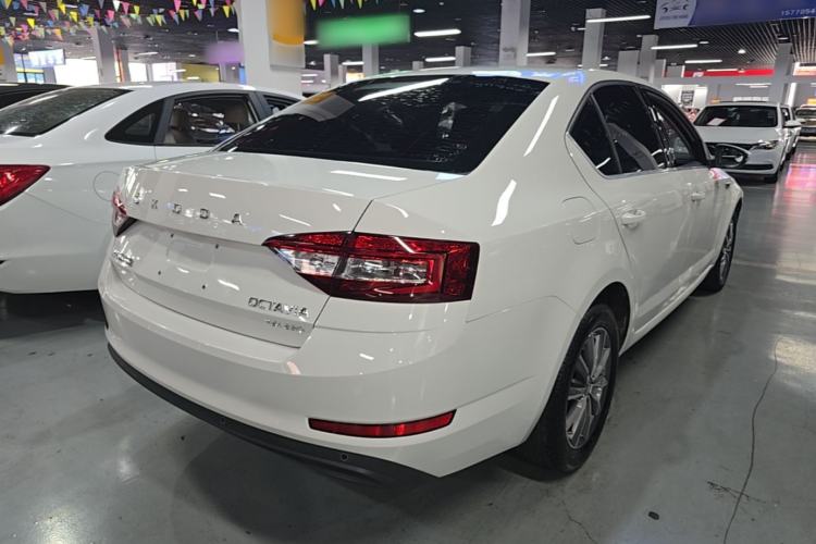 Used Skoda Octavia 2019 TSI230 DSG Smart & Comfort Edition China VI Standard Rear Right 45 Deg