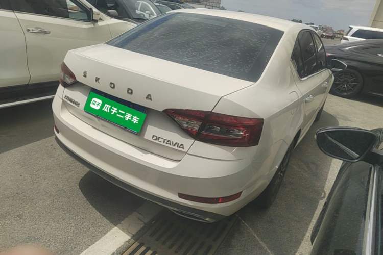 Used Skoda Octavia 2019 1.5L Automatic Smart Drive Luxury Edition China VI Standard Rear Right 45 Deg