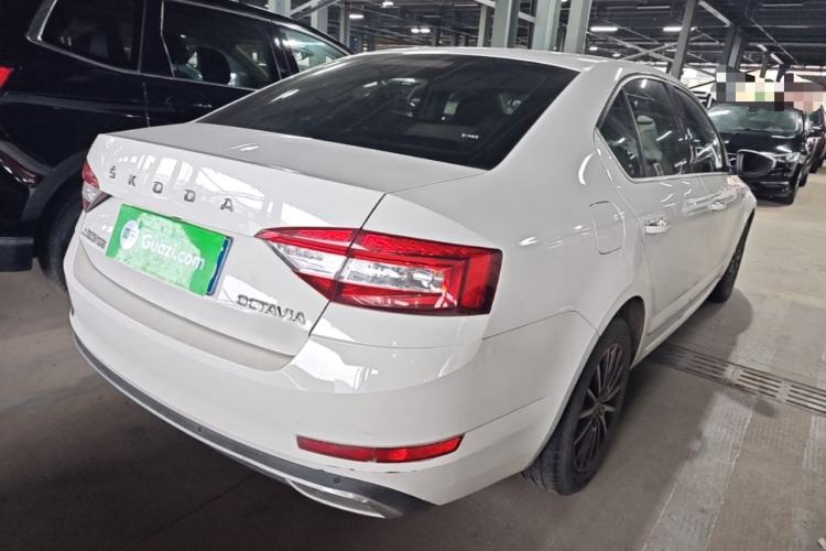 Used Skoda Octavia 2019 TSI230 DSG SmartDrive Luxury Edition China VI Rear Right 45 Deg