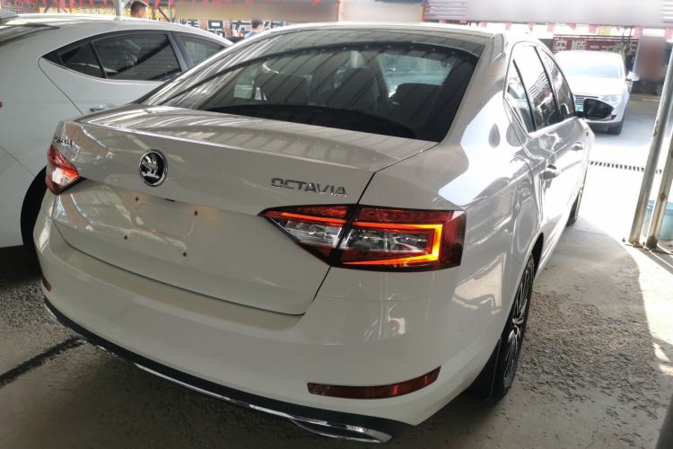 Used Skoda Octavia 2019 1.5L Automatic Luxury Edition Rear Right 45 Deg