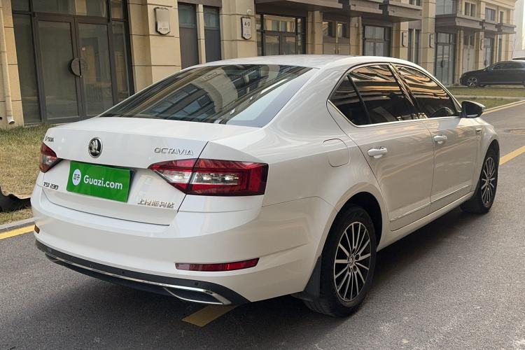 Used Skoda Octavia 2019 TSI230 DSG Luxury Edition Rear Right 45 Deg