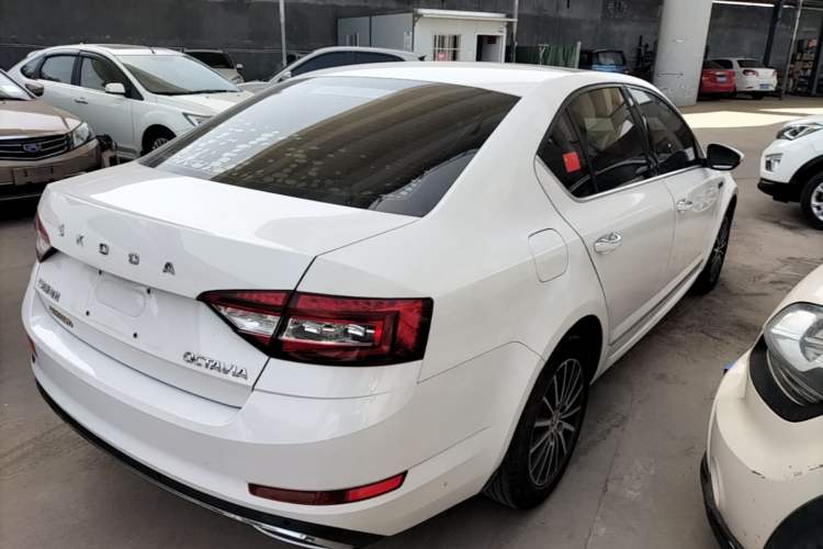Used Skoda Octavia 2019 1.5L Automatic Smart Drive Luxury Edition China VI Standard Rear Right 45 Deg